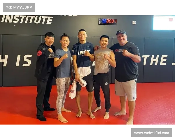 中国选手苏木达尔基UFC上海站三回合完胜加拿大对手展现强大实力