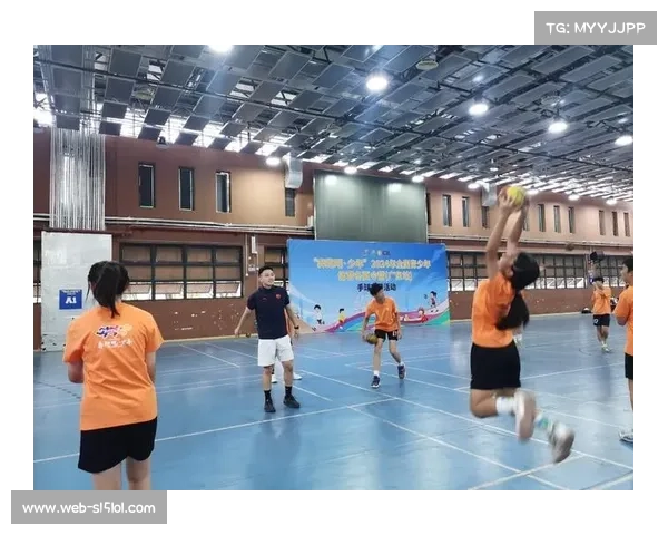 西藏昌都学生赴天津参加手球主题夏令营，促进两地交流